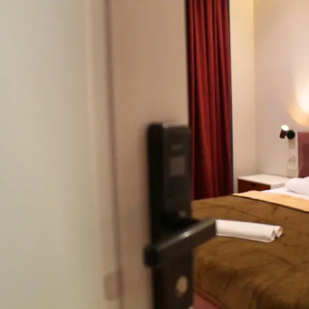 Otel Star Astir 2*