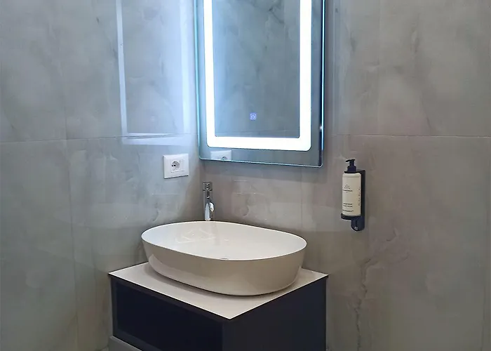 Star Hotel Yzberishti